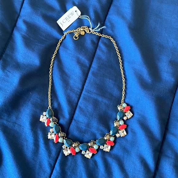 NWT Lustrous J. Crew Crystal Rhinestone Gold Tone Prong Set Statement Necklace - Picture 2 of 3